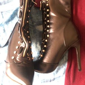 Maroon fall dress, black-gold heel booties